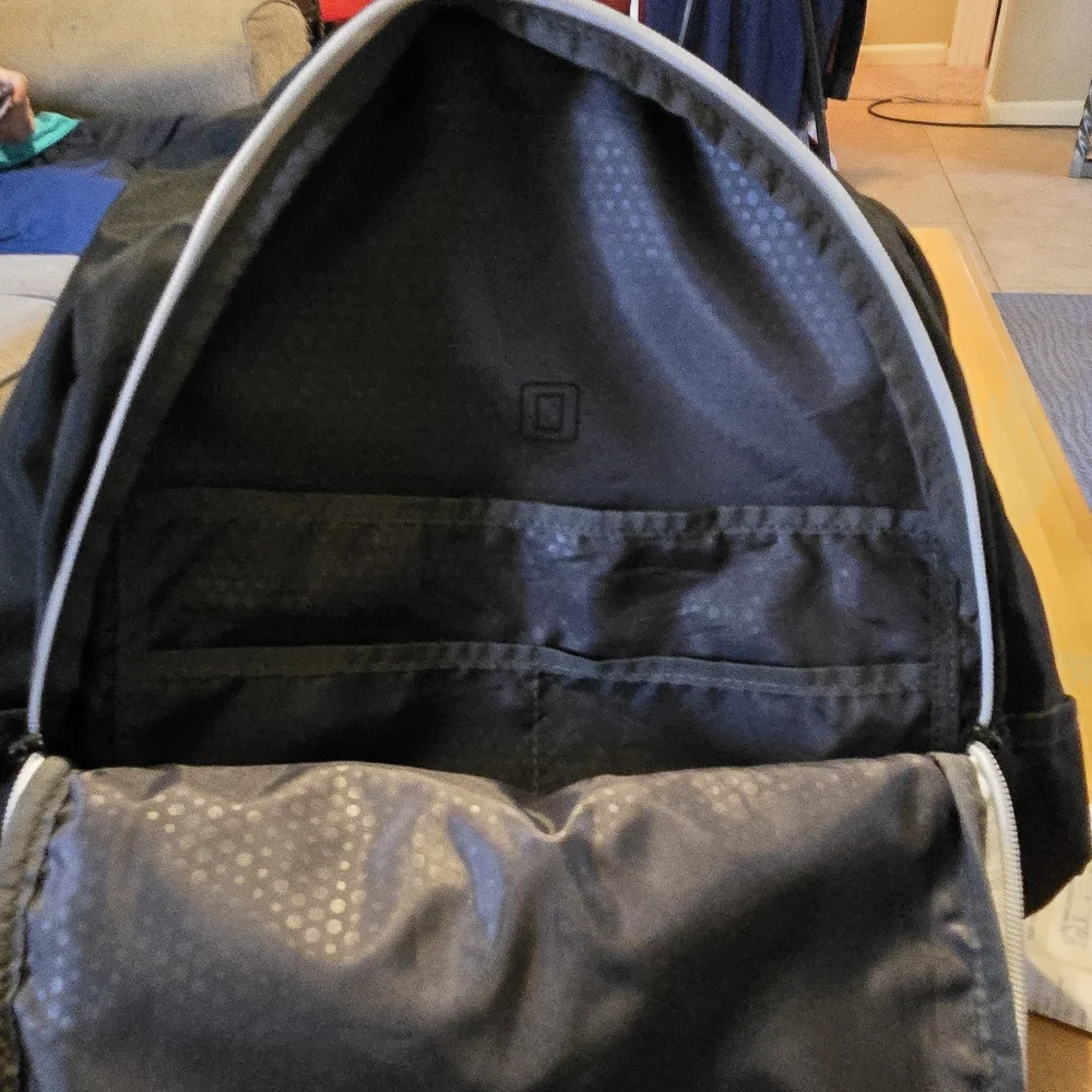 Backpack - Picture 5 of 7